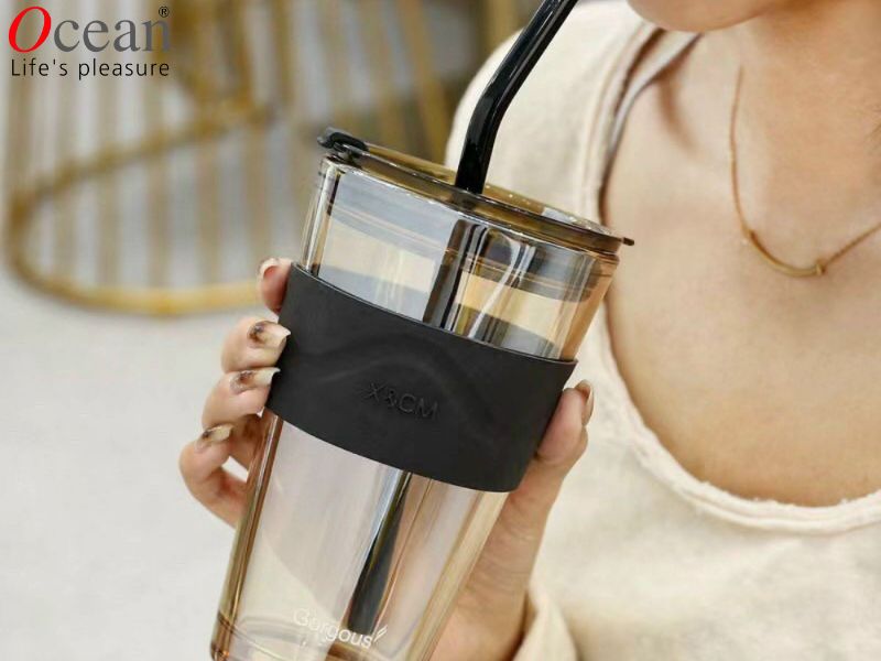 Các thương hiệu nổi tiếng cung cấp mẫu cốc thủy tinh có nắp cắm ống hút