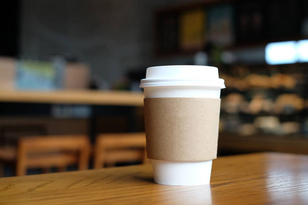 Tổng hợp hình ảnh ly cà phê mang đi độc đáo đẹp mắt 2024 6 Paper cup with hot drink on wood table in coffee cafe.