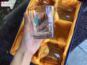 Cách chọn đơn vị in cốc thủy tinh uy tín tại TPHCM