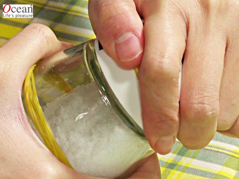 Cách mở nắp chai thủy tinh không cần dụng cụ