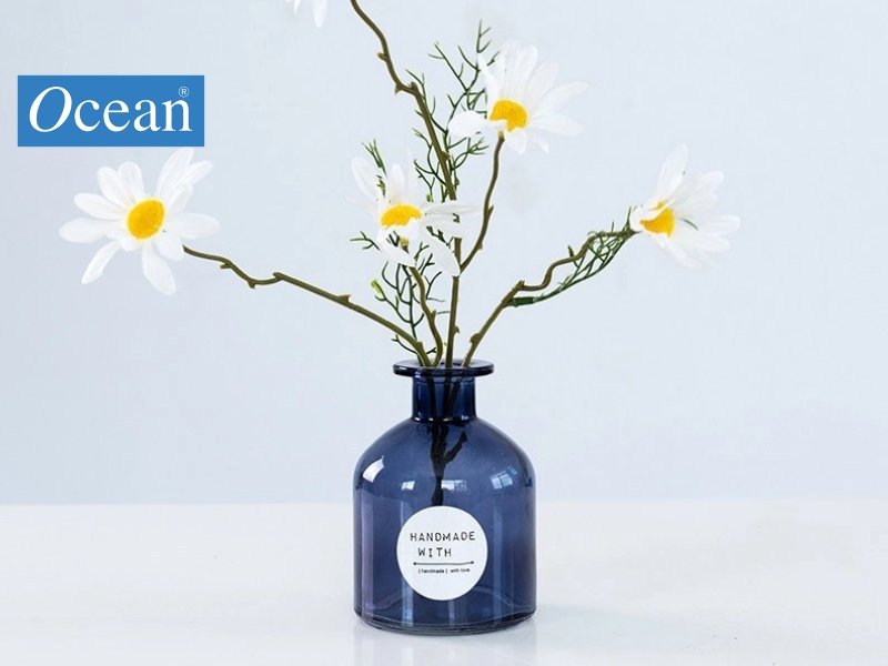 Chuẩn bị dụng cụ và vật liệu cần thiết để tạo ra những chiếc lọ thủy tinh handmade độc đáo Chuẩn bị dụng cụ và vật liệu cần thiết để tạo ra những chiếc lọ thủy tinh handmade độc đáo