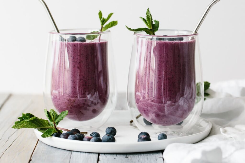 Các bước thực hiện Smoothie việt quất hạt chia Các bước thực hiện Smoothie việt quất hạt chia
