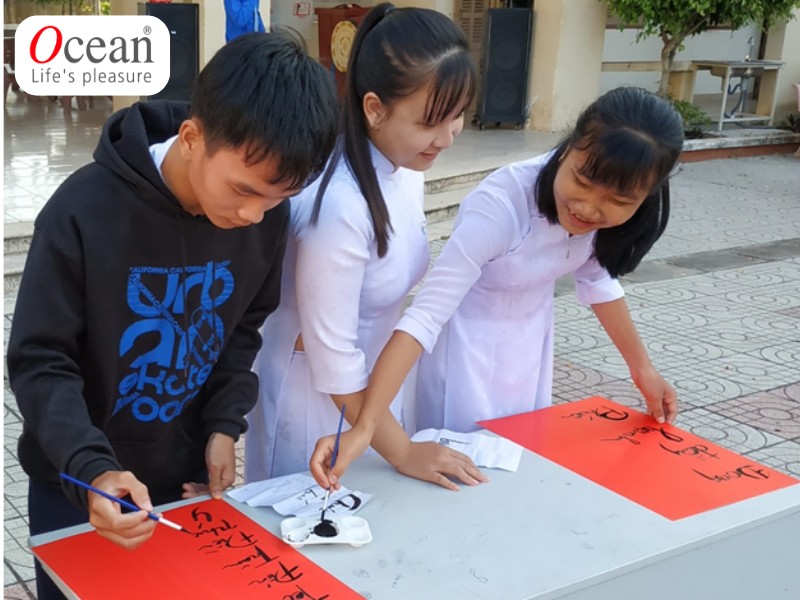 Những câu đối Tết về giáo dục nào có nội dung vui tươi và hồn nhiên Những câu đối Tết về giáo dục nào có nội dung vui tươi và hồn nhiên
